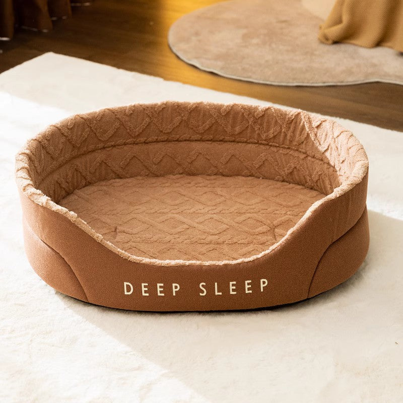 Colchoneta marrón de la cama para mascotas